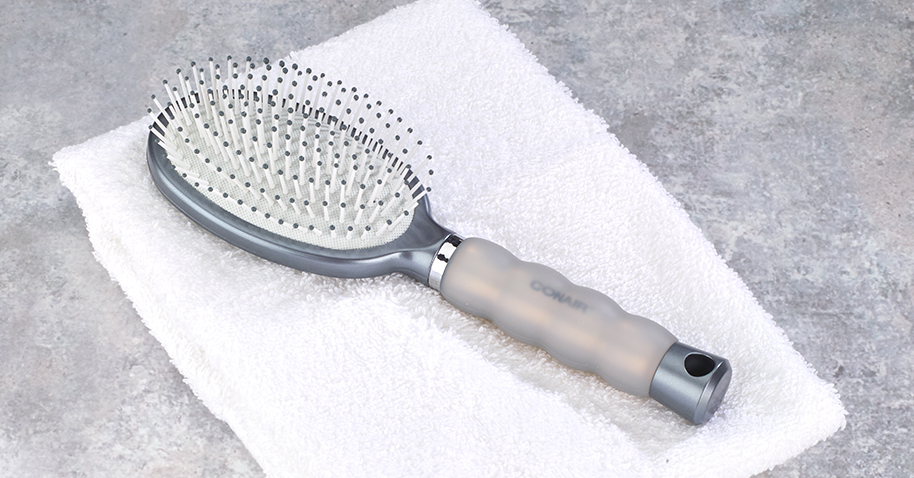Cómo limpiar correctamente el cepillo del pelo – Modesta Cassinello